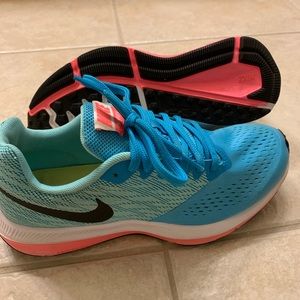 Nike girls size 6 youth (women’s size 7 1/2)